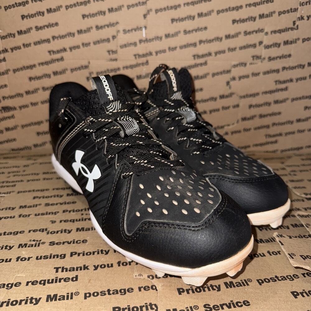 Under Armor Black Men’s UA Leadoff Mid RM Baseball Molded Cleats Size 6y
